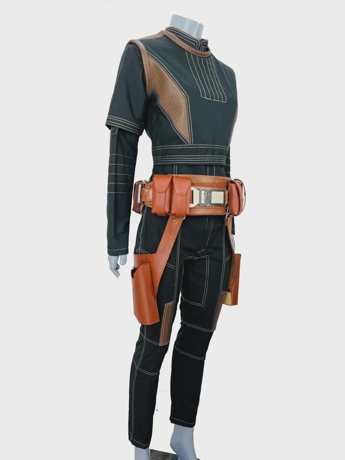 Complete costume with belt inspired by The Mandalorian Bo-Katan Kryze suit with leather belt
