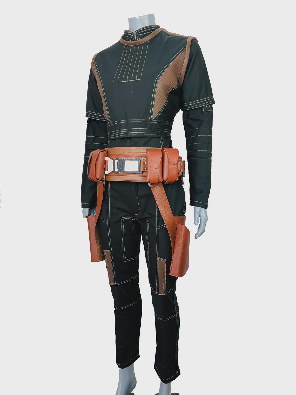 Complete costume with belt inspired by The Mandalorian Bo-Katan Kryze suit with leather belt
