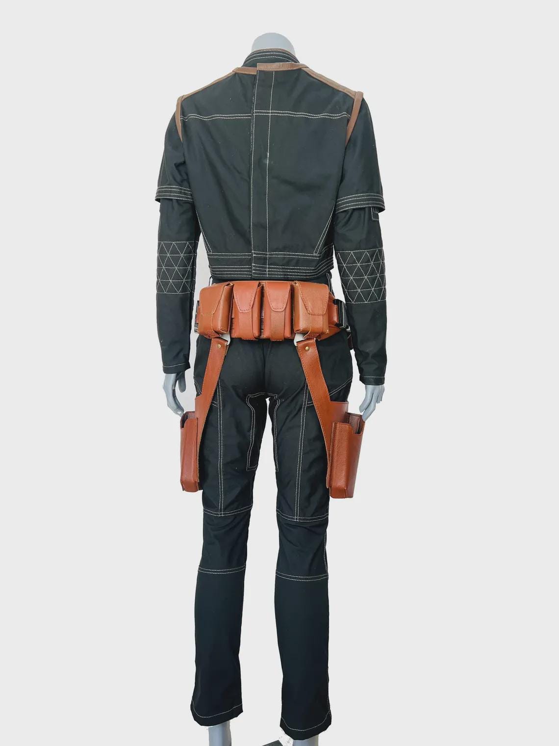 Complete costume with belt inspired by The Mandalorian Bo-Katan Kryze suit with leather belt