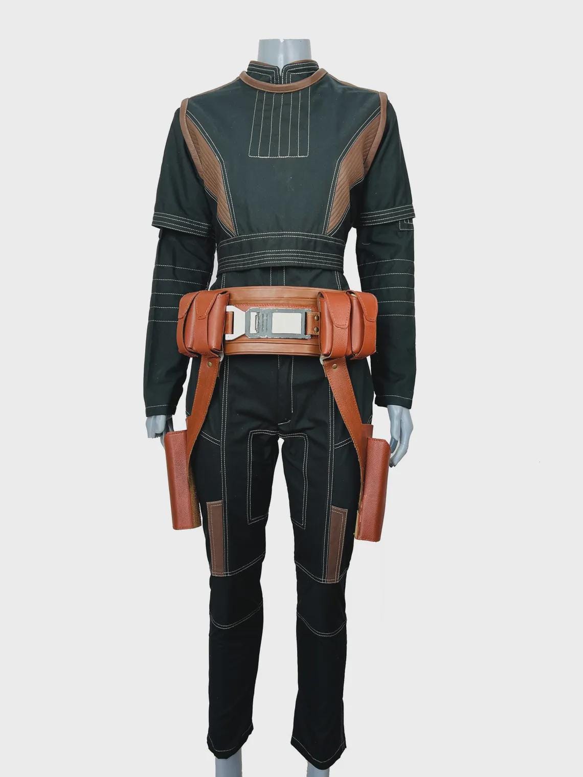 Complete costume with belt inspired by The Mandalorian Bo-Katan Kryze suit with leather belt